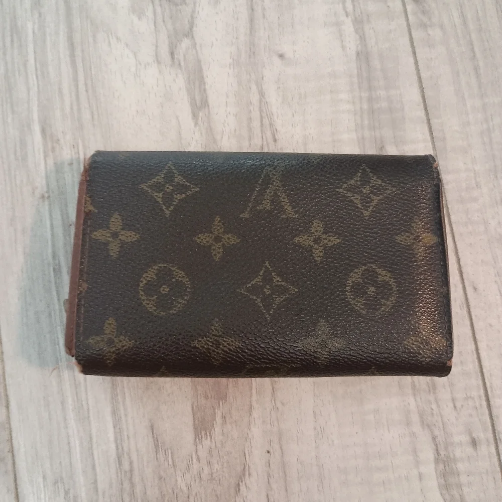 LOUIS VUITTON Monogram Porte Monnaie Billets Tresor Wallet
